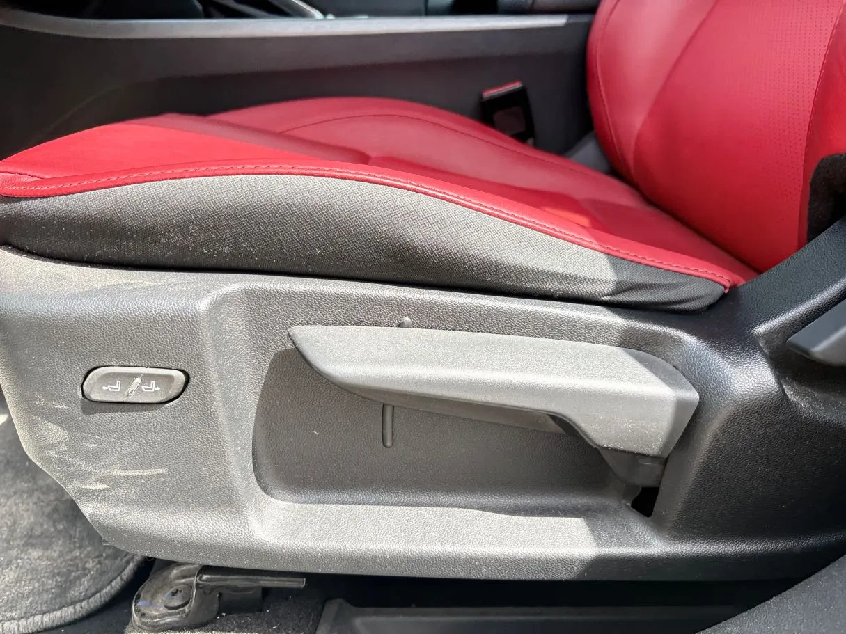 Car image 28