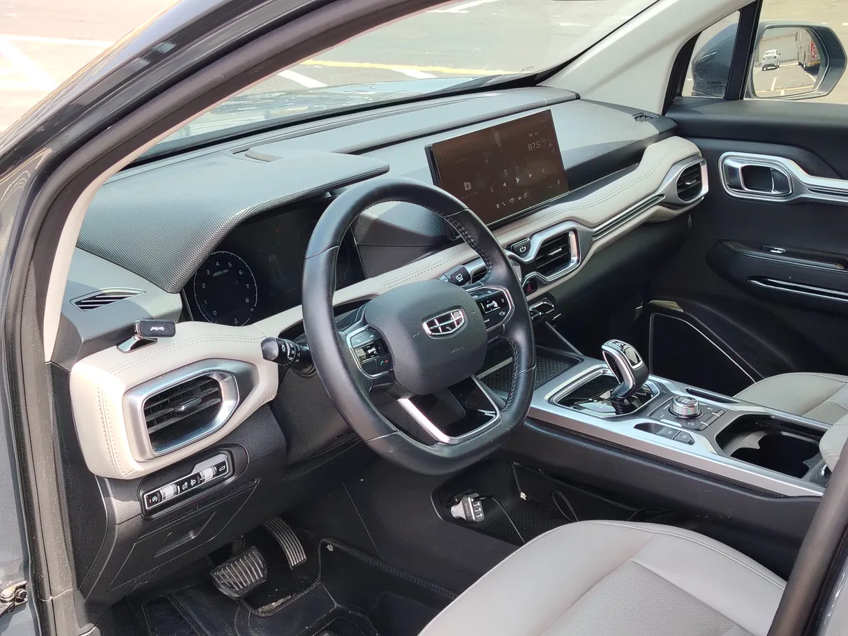 Car image 11