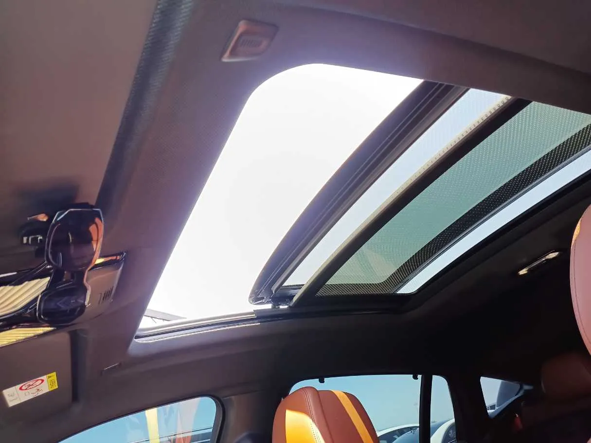 Car image 25