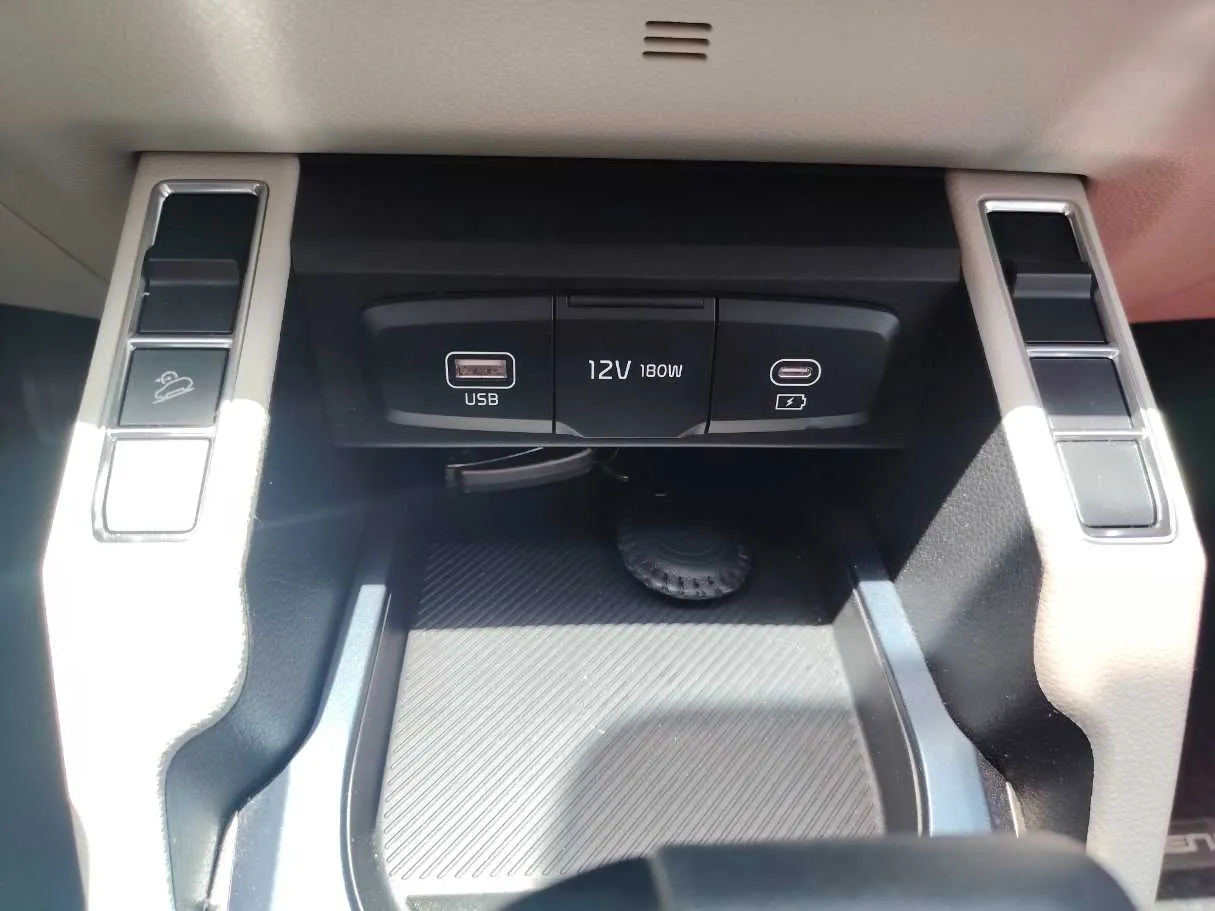 Car image 28