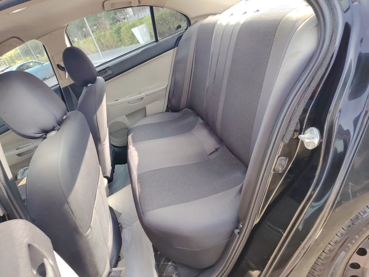 Car image 14