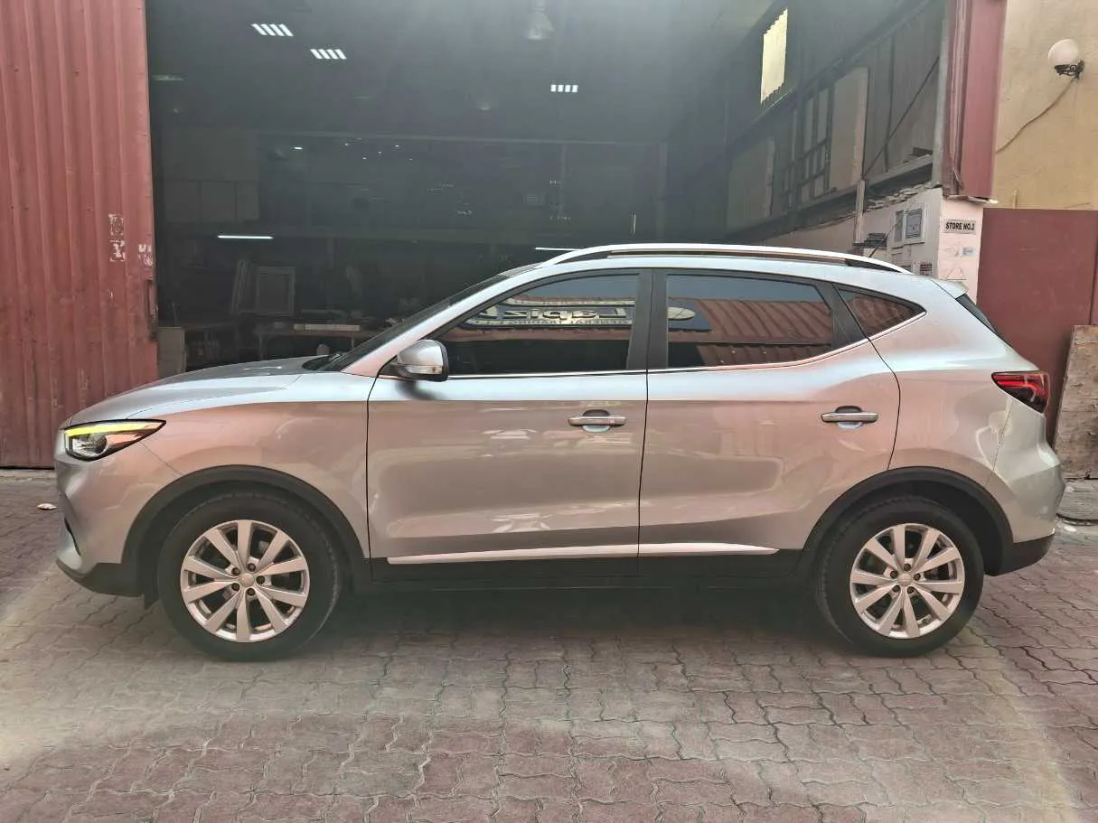 Car image 4