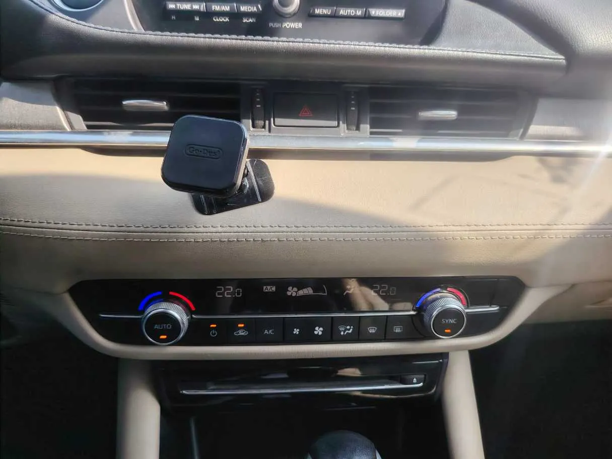Car image 24