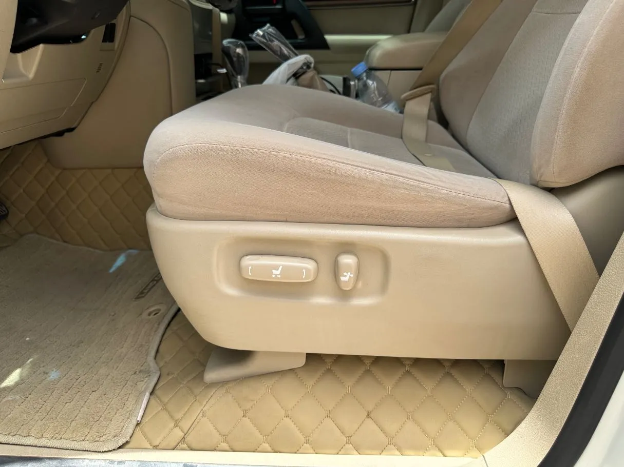 Car image 28