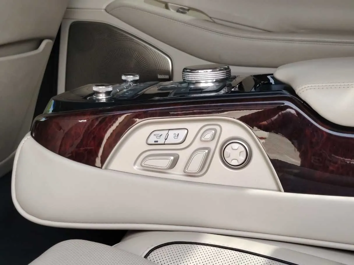 Car image 28