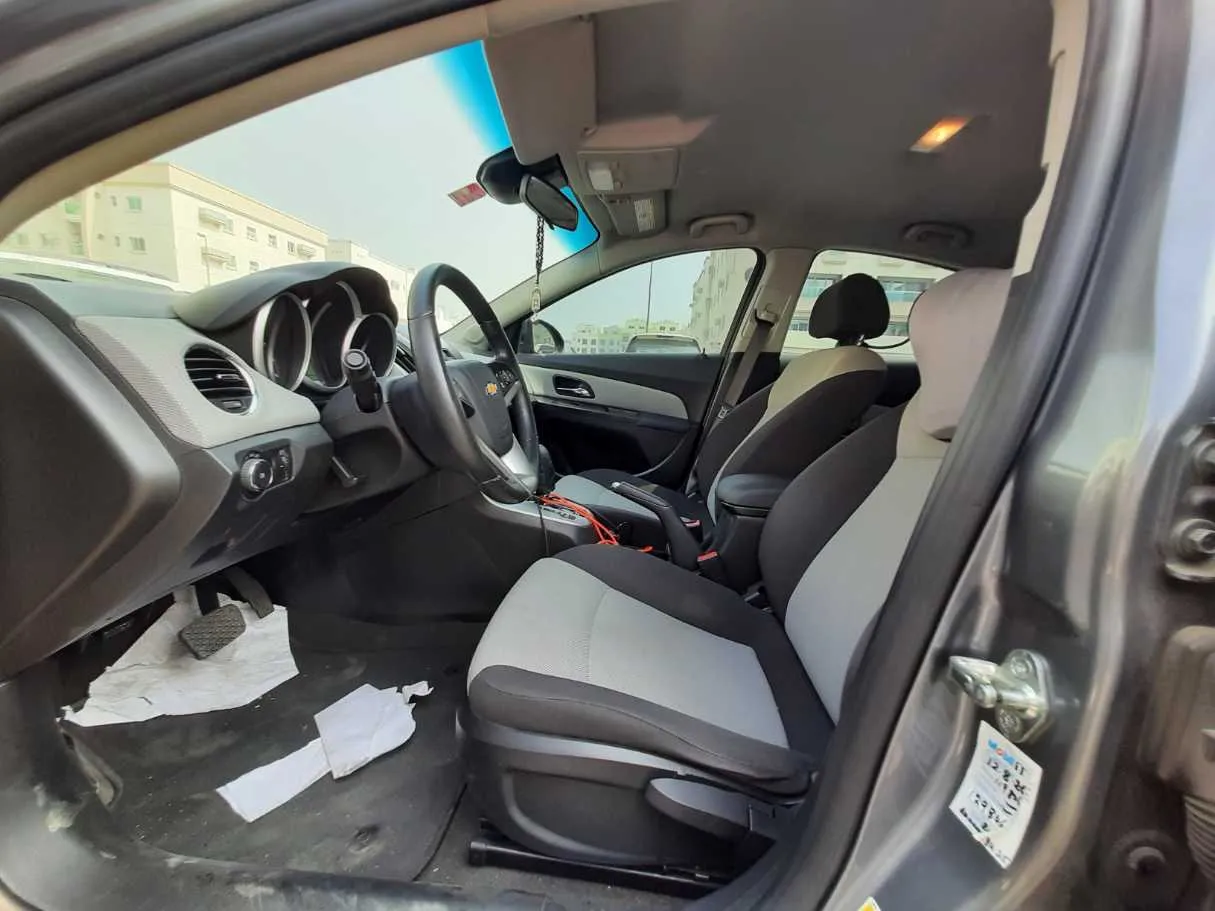 Car image 12