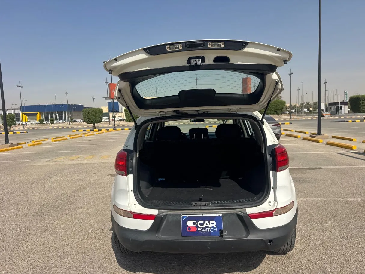 Car image 19