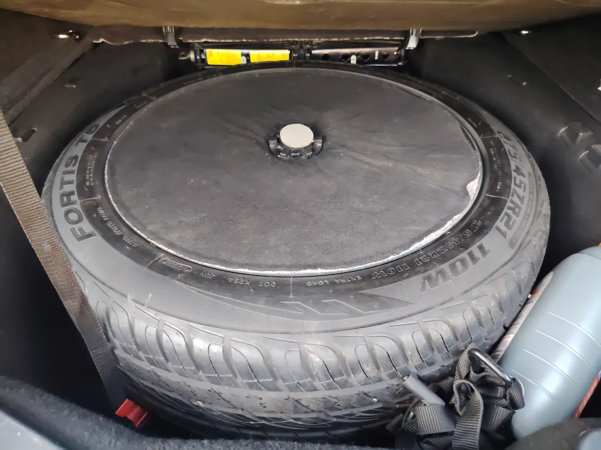 Car image 35