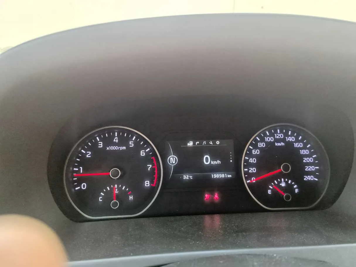 Car image 26