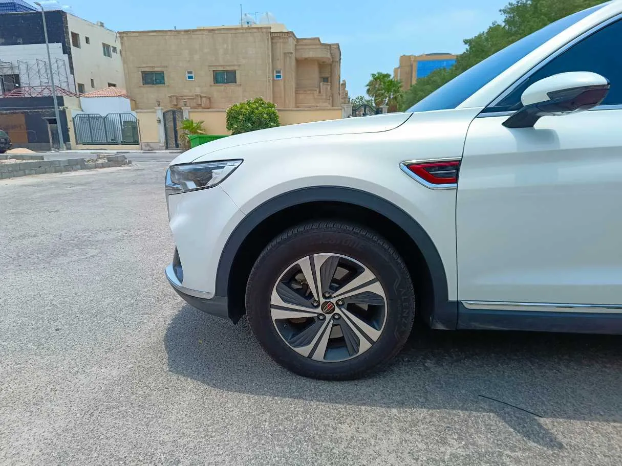 Car image 9