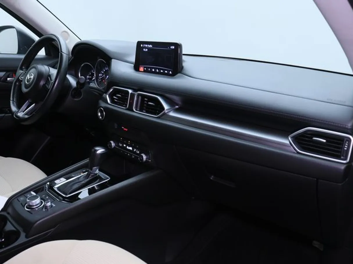 Car image 10