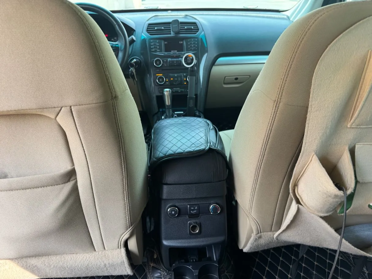 Car image 20