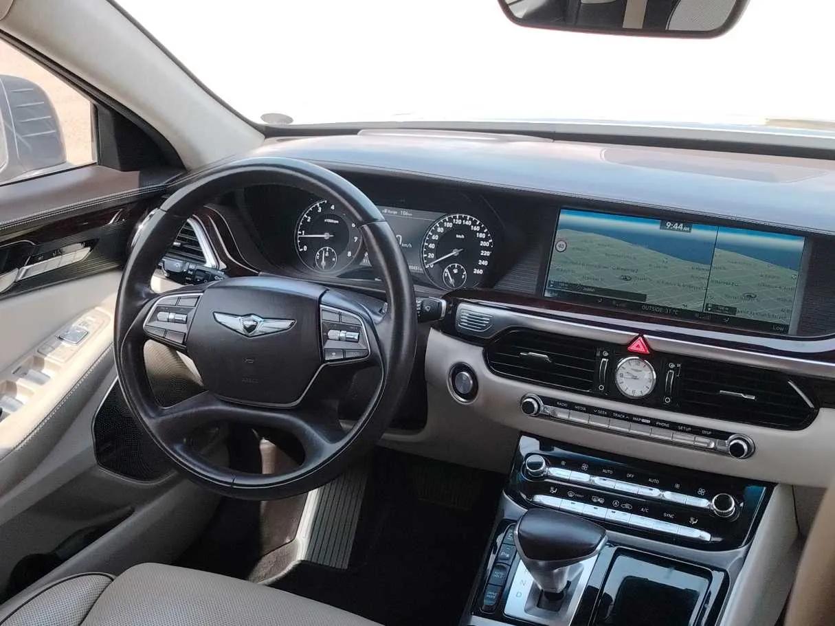 Car image 24