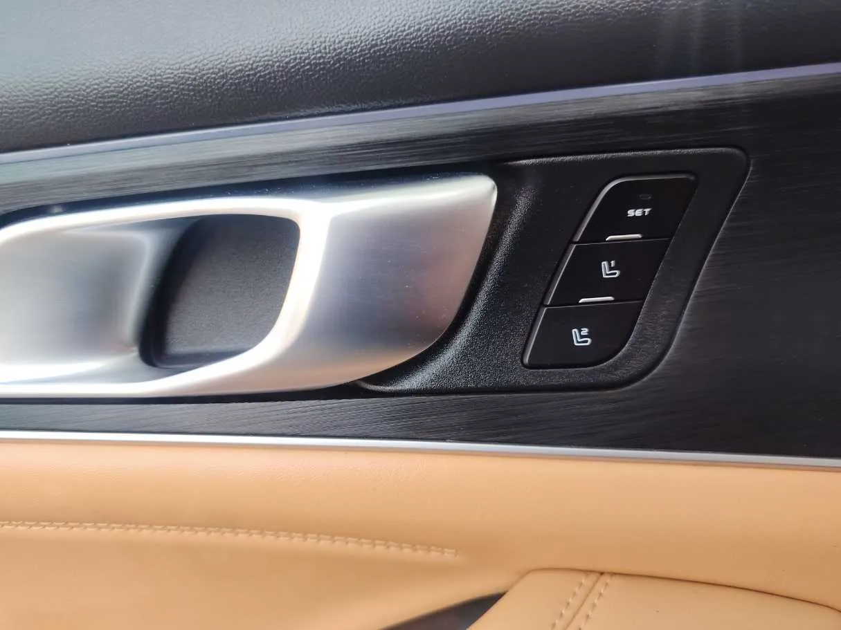 Car image 31