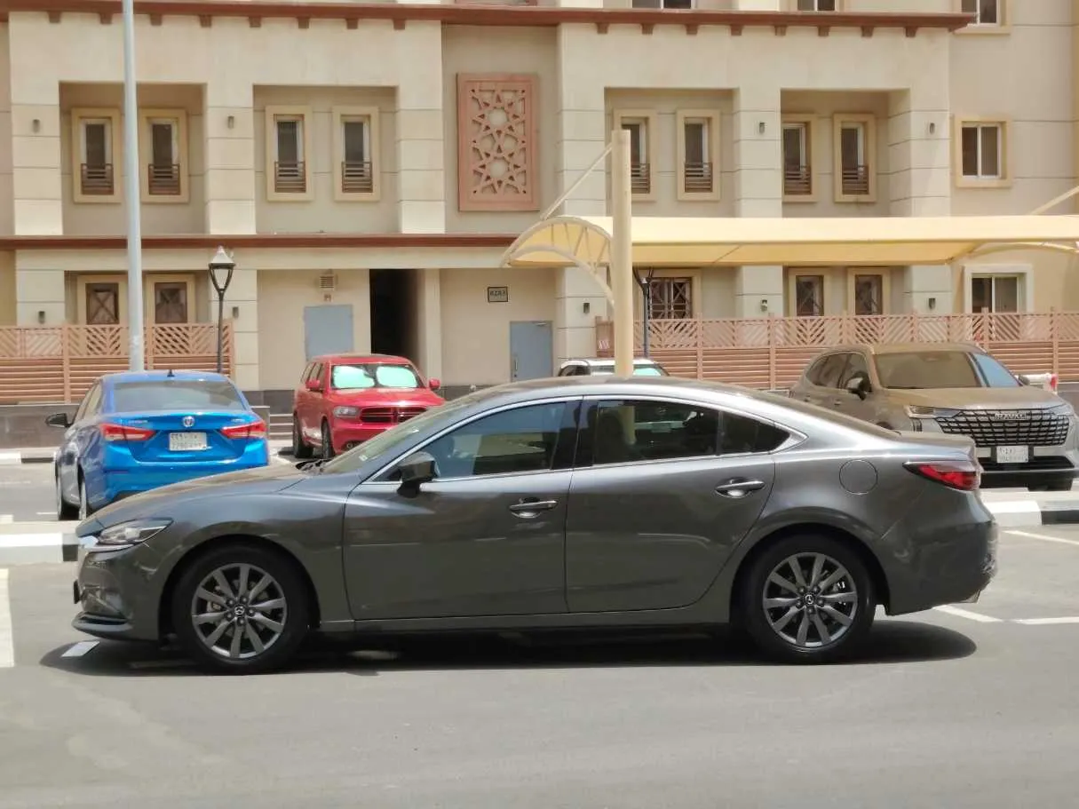 Car image 8