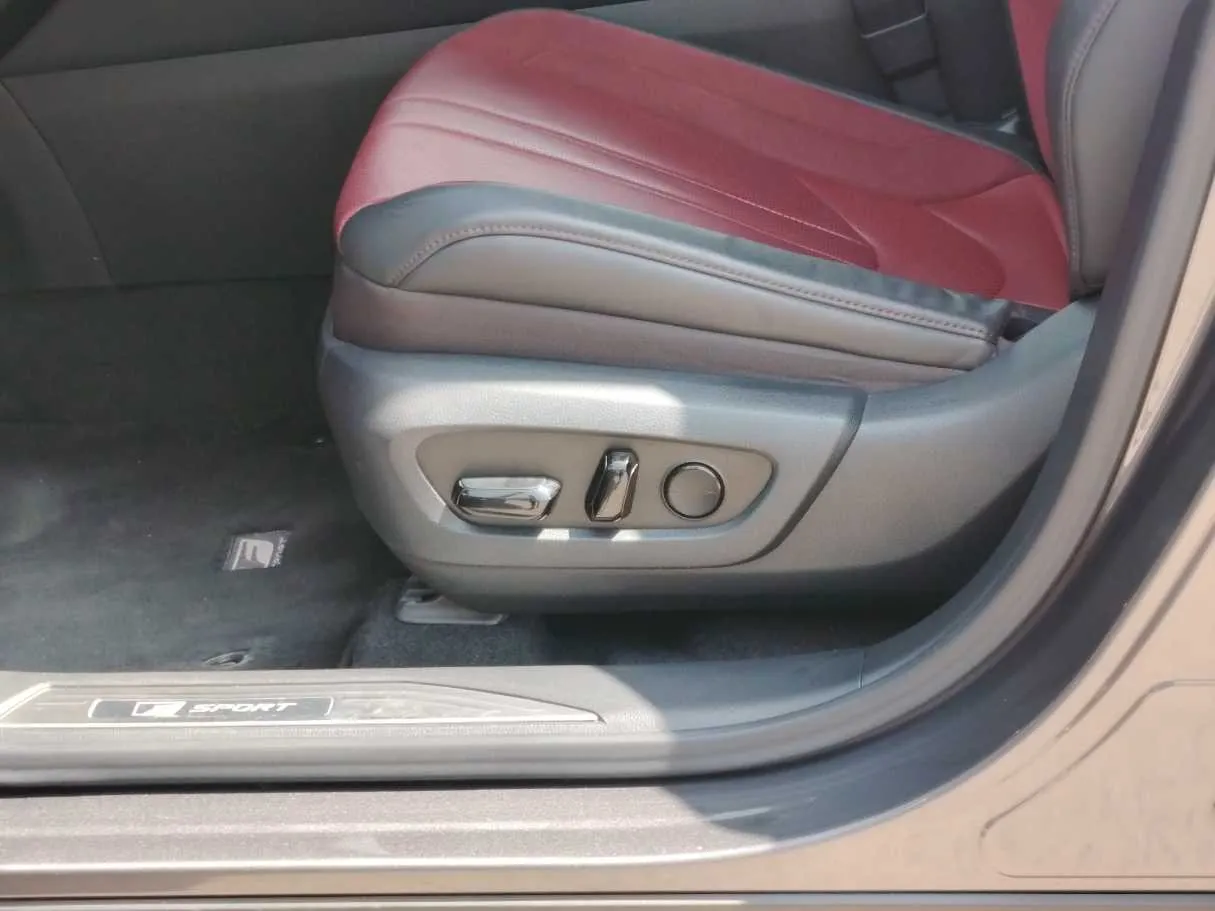 Car image 34