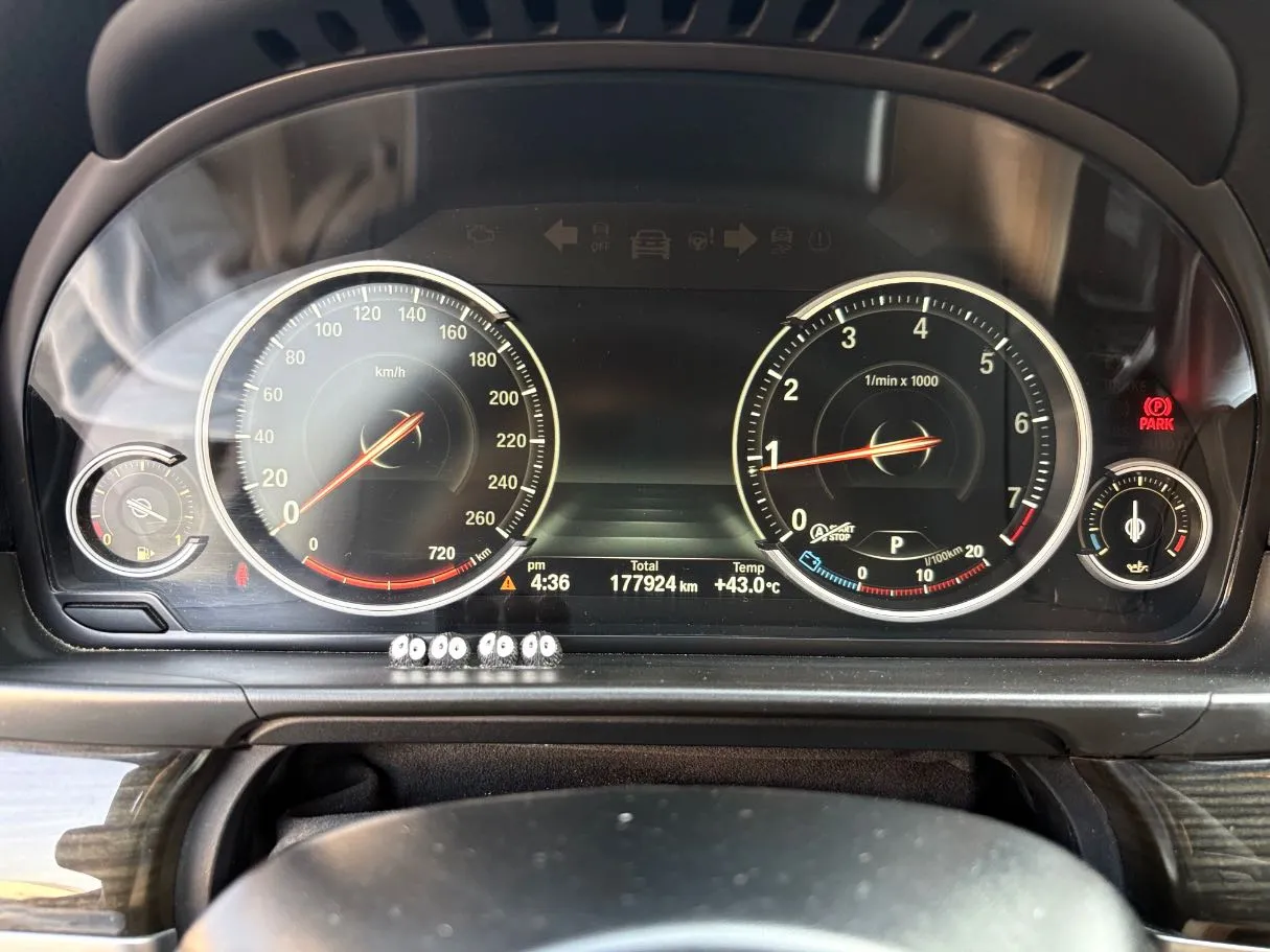 Car image 23