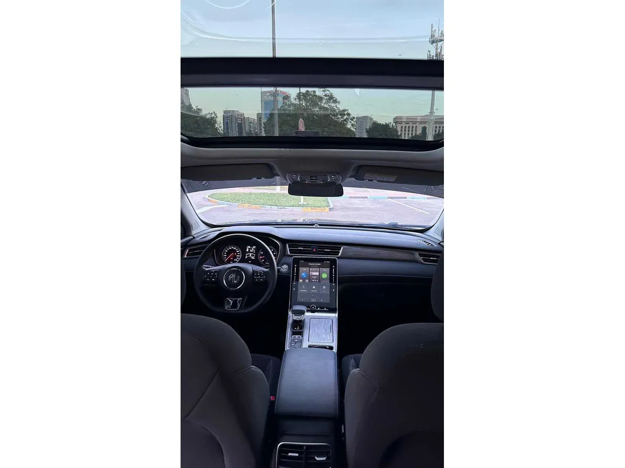 Car image 12