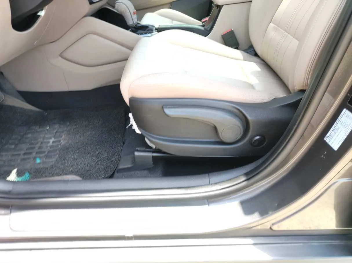 Car image 28