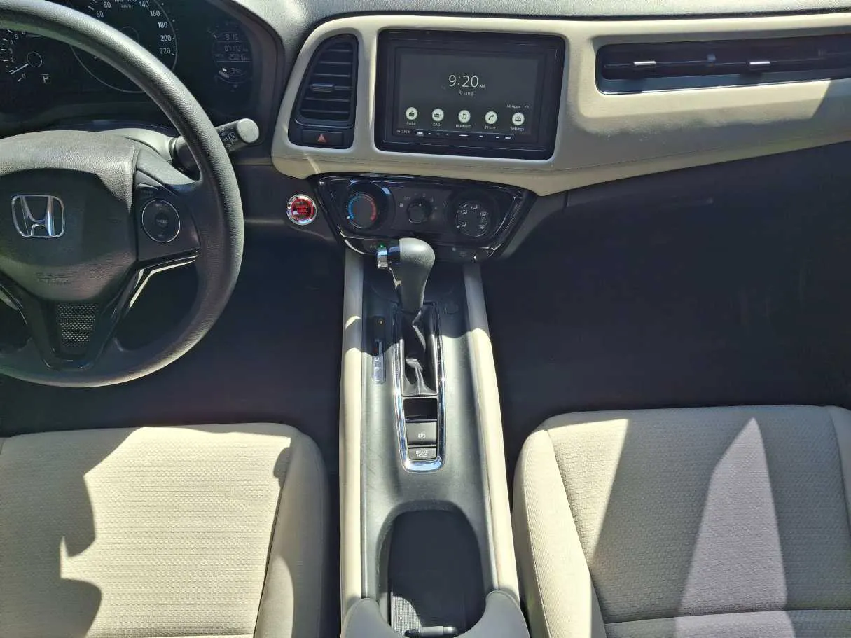 Car image 15