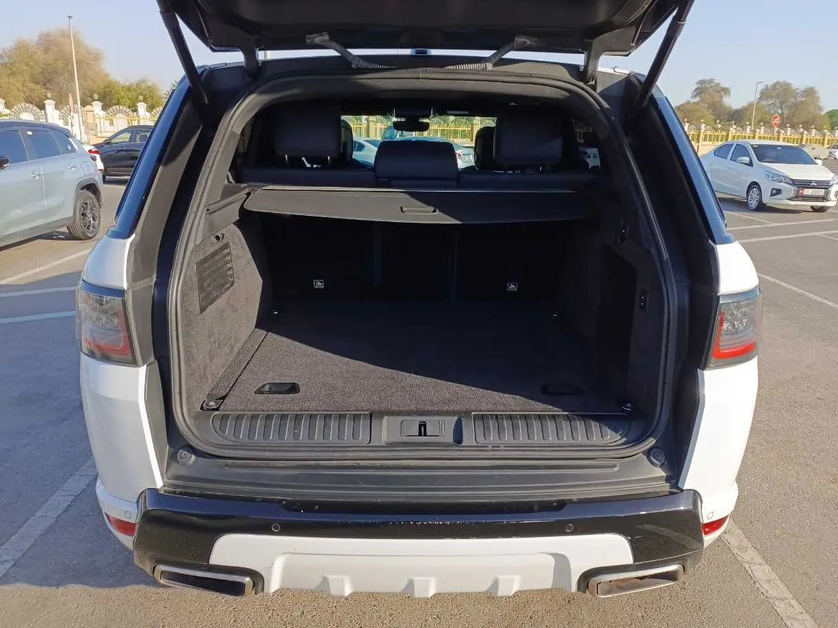 Car image 19