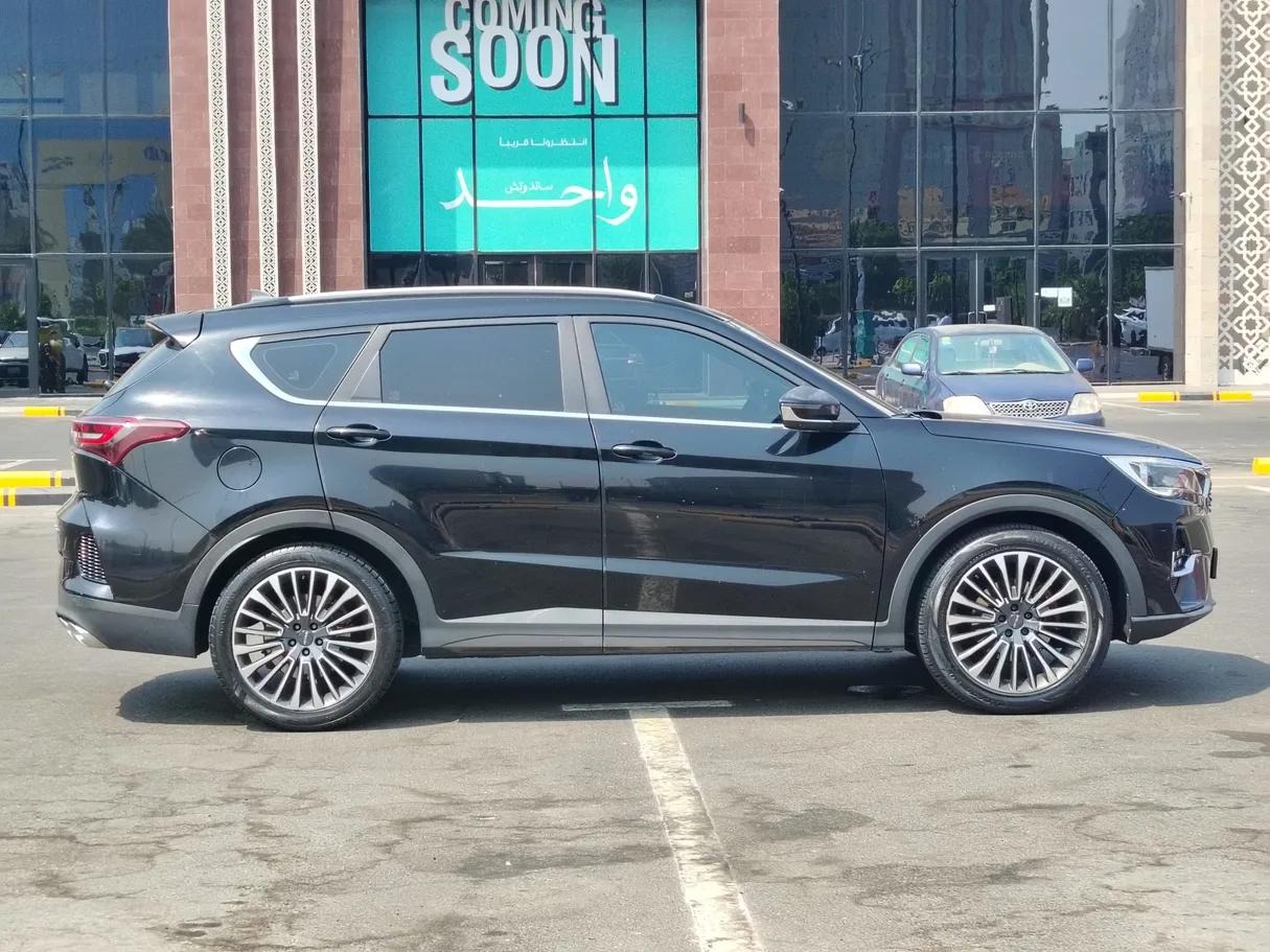 Car image 4