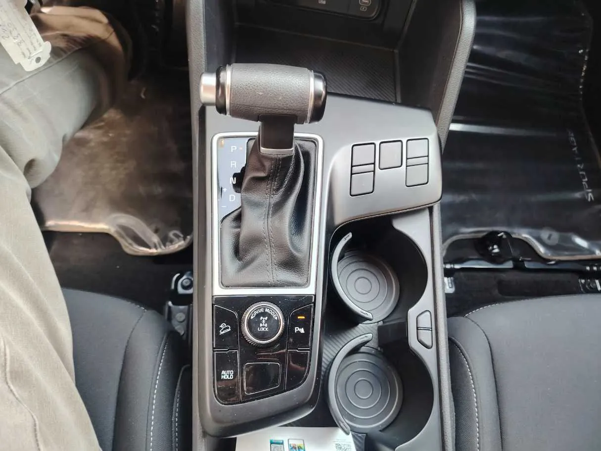 Car image 27