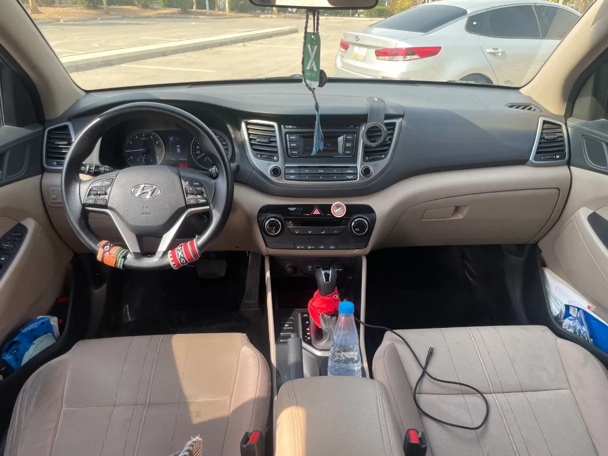 Car image 17