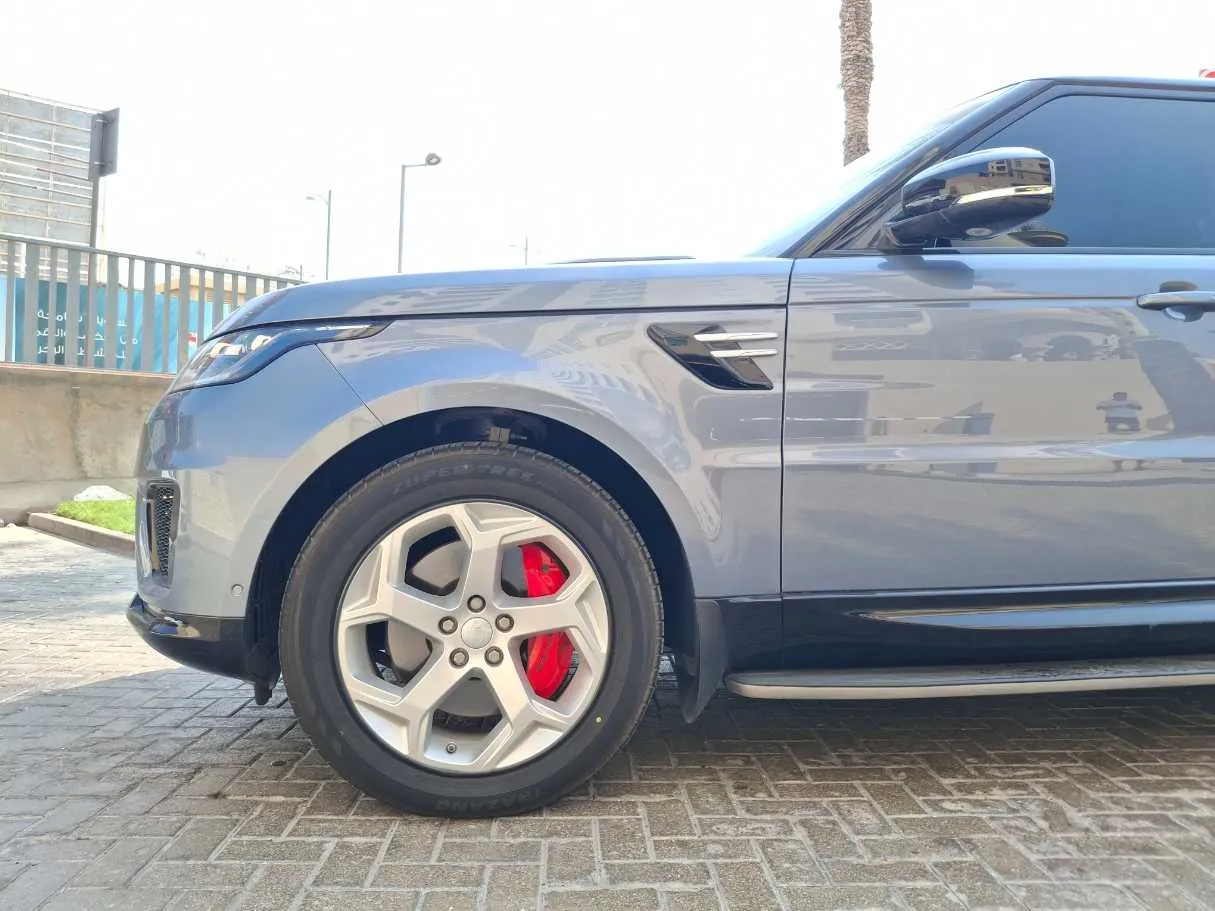 Car image 9