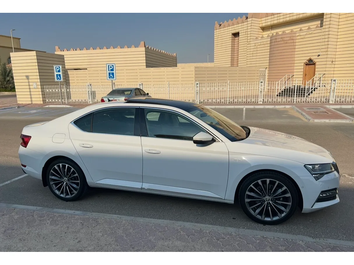 Car image 2