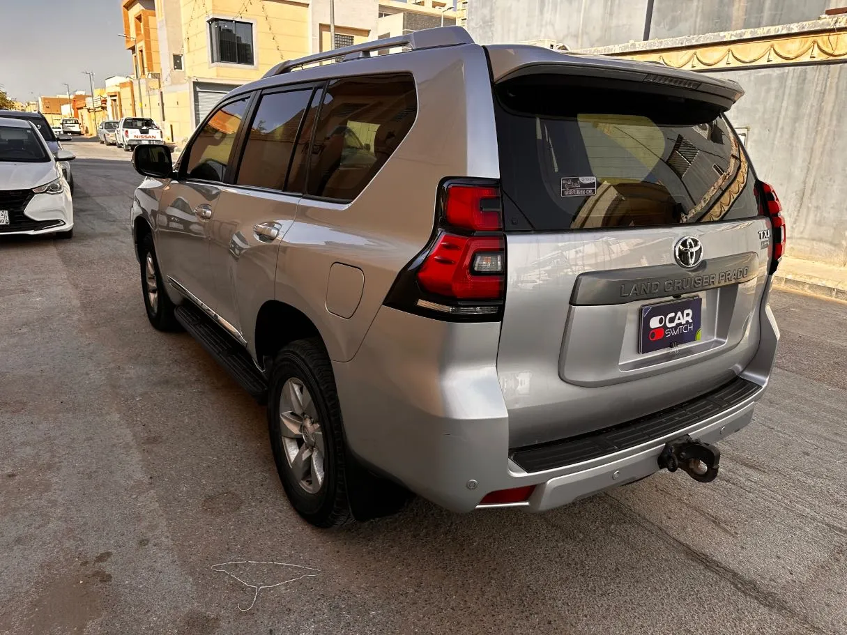 Car image 7