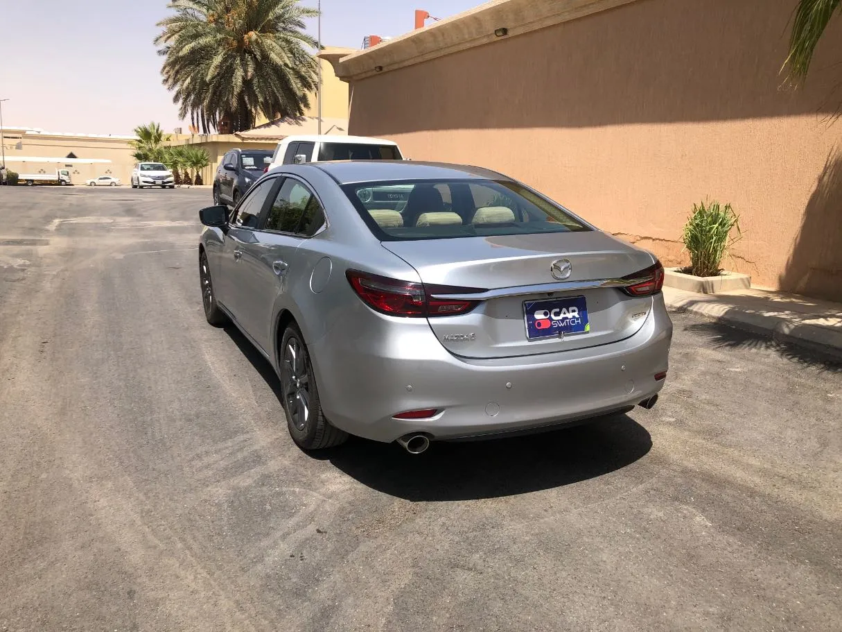 Car image 7