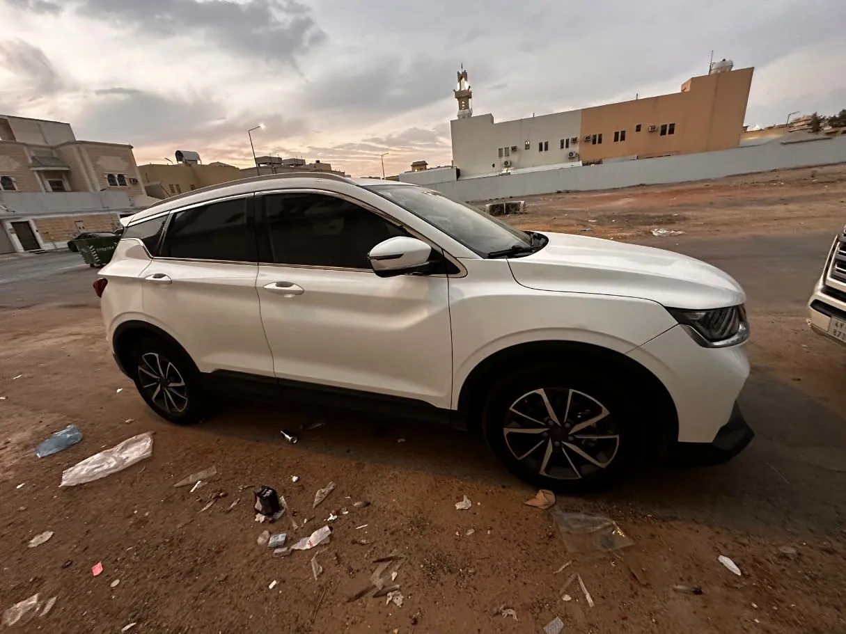 Car image 4