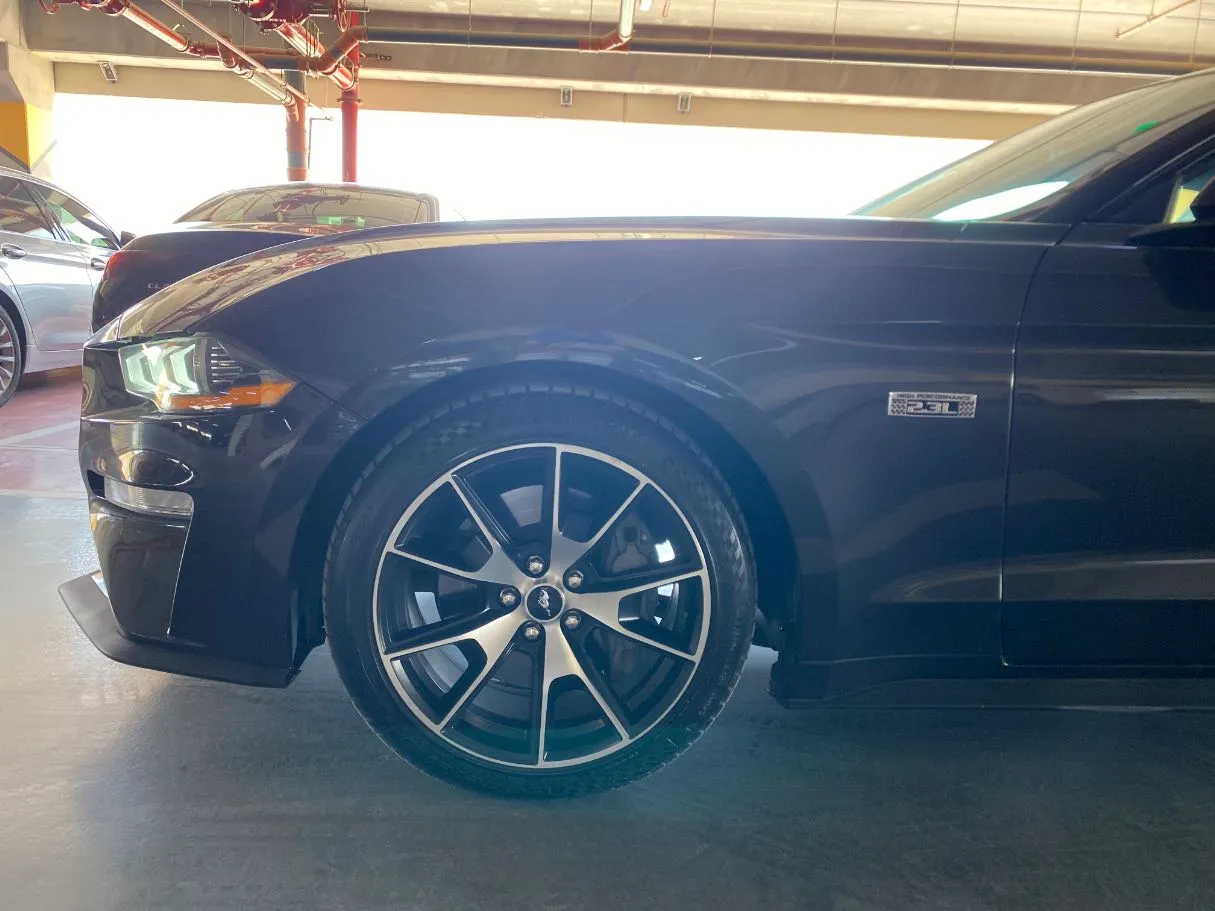 Car image 9