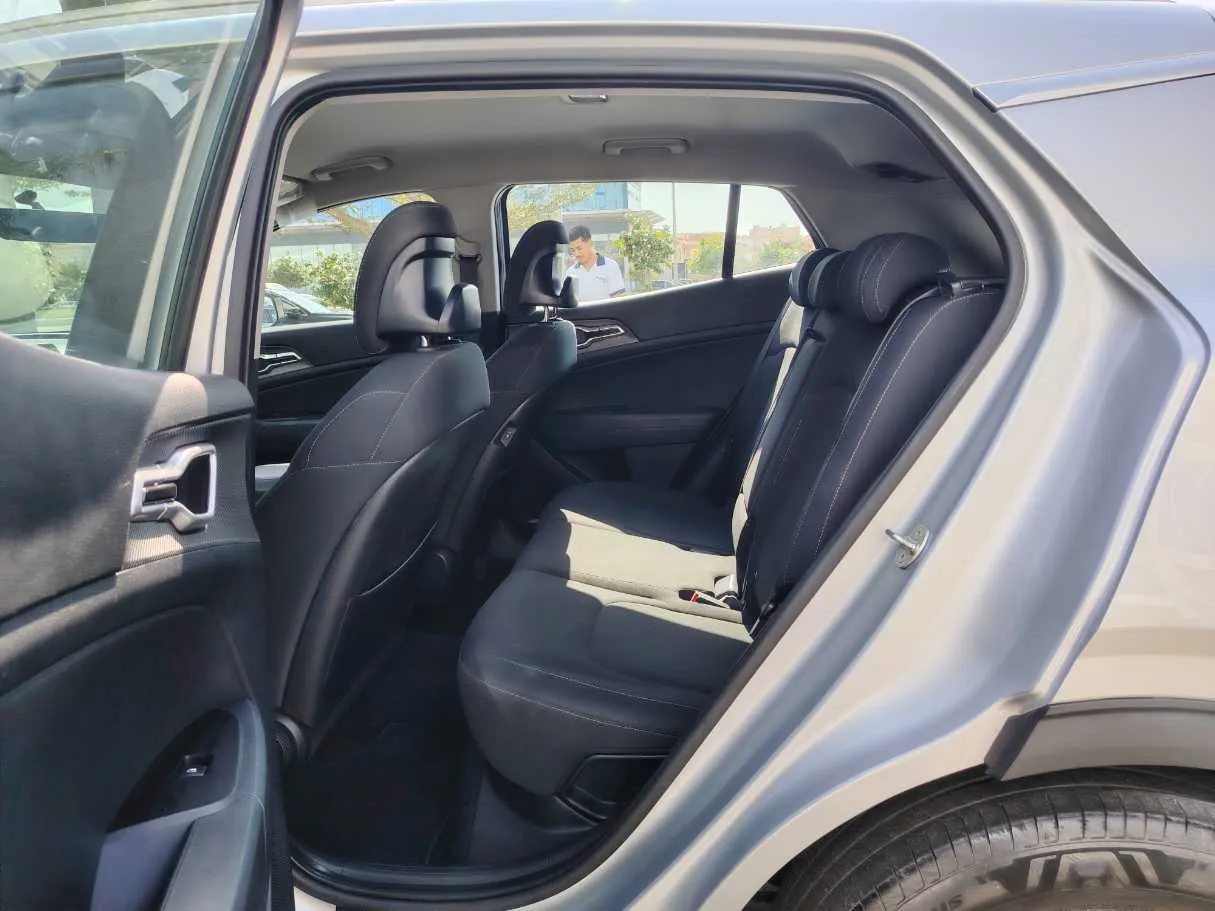 Car image 16