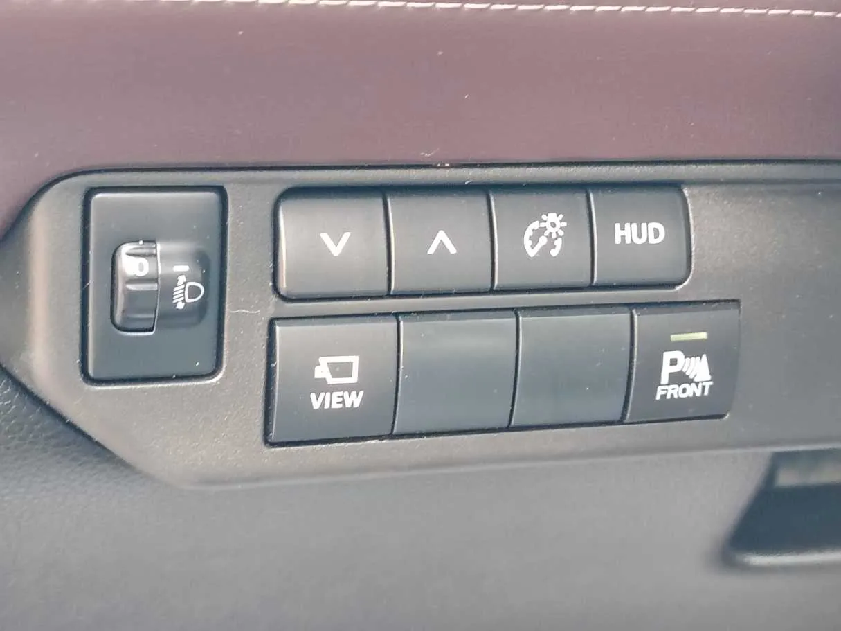 Car image 30