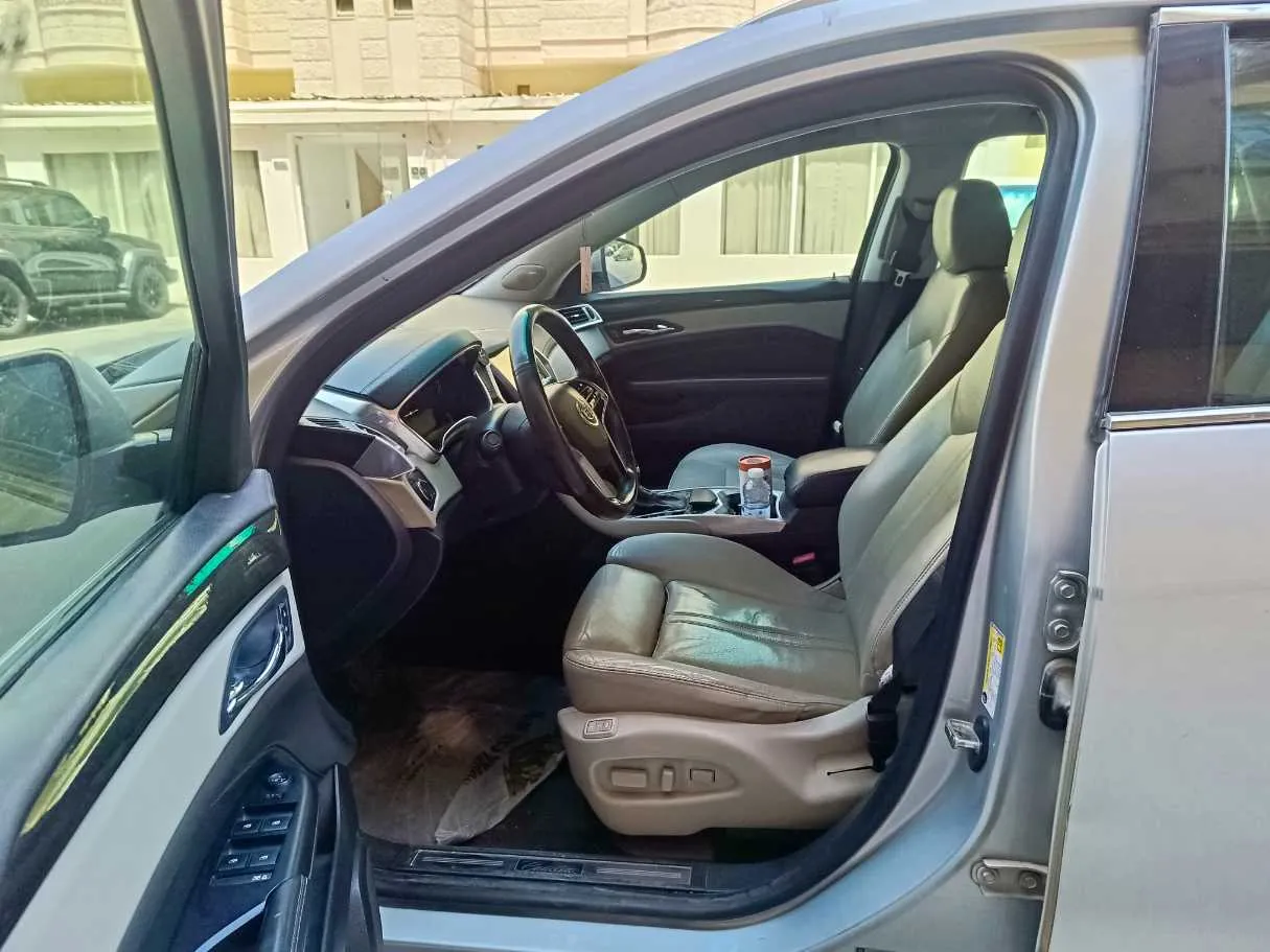 Car image 12