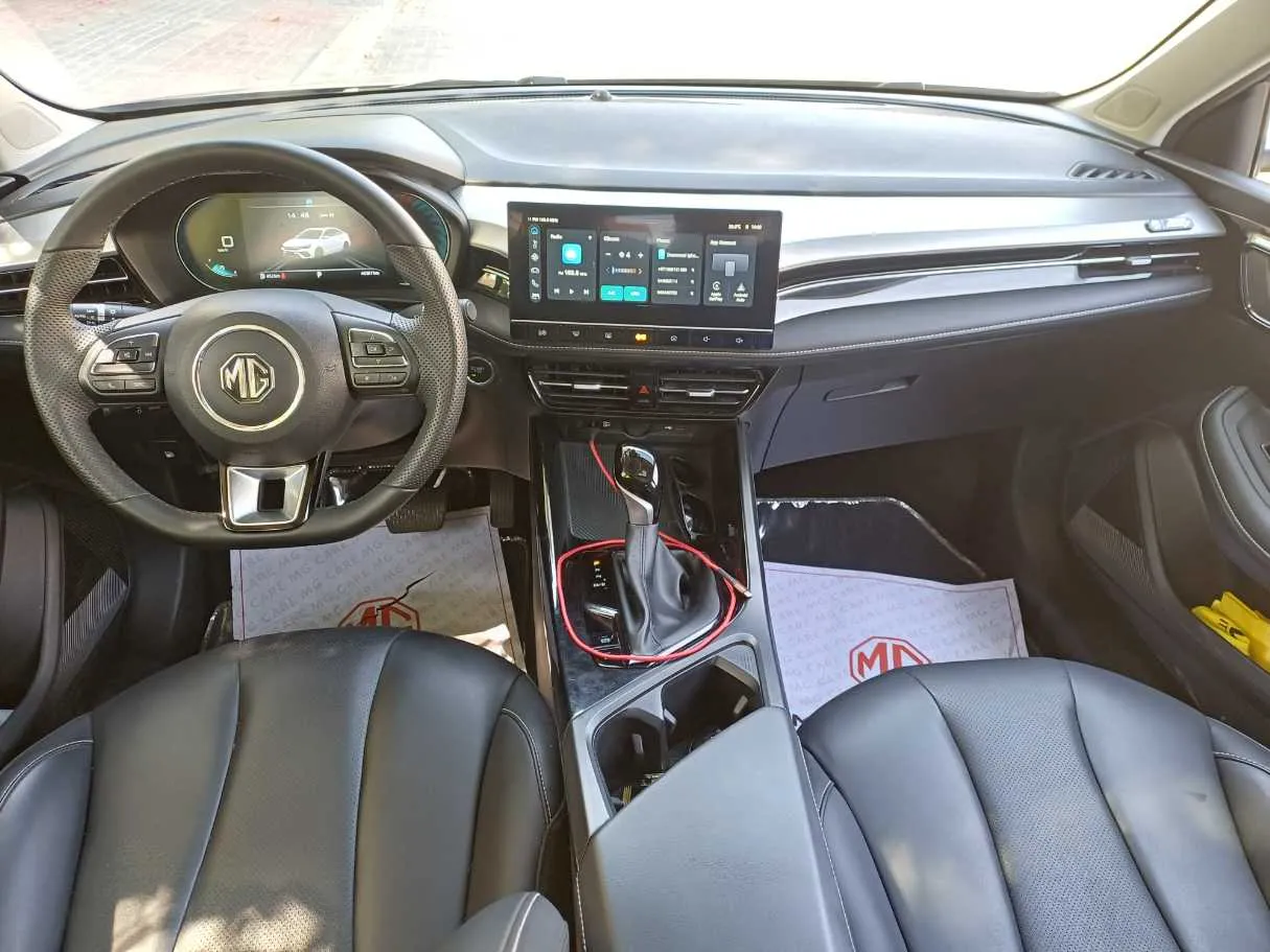 Car image 16