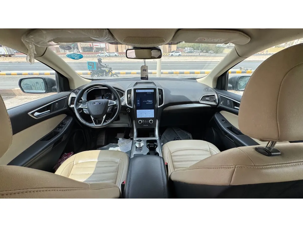 Car image 15