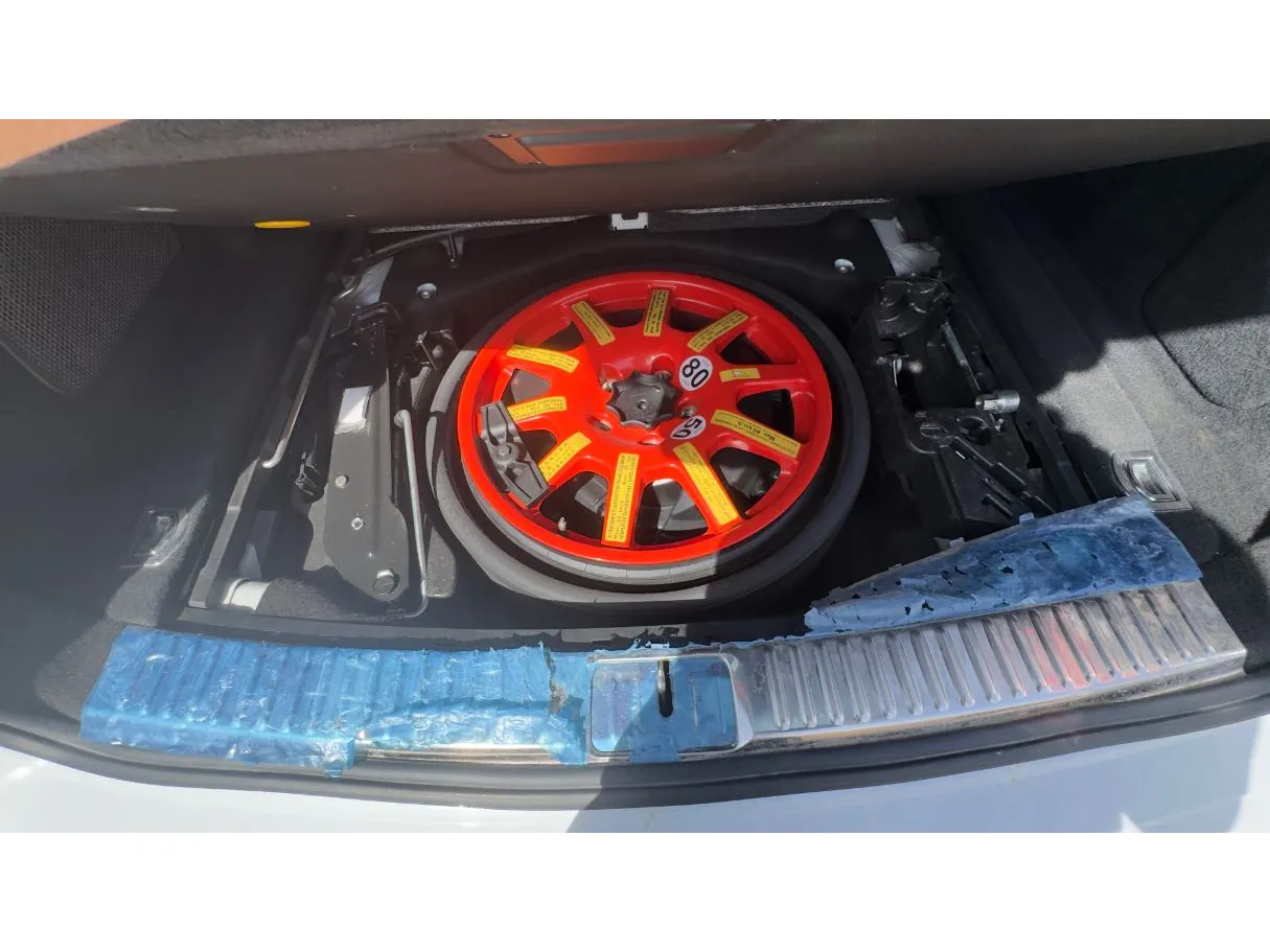 Car image 24