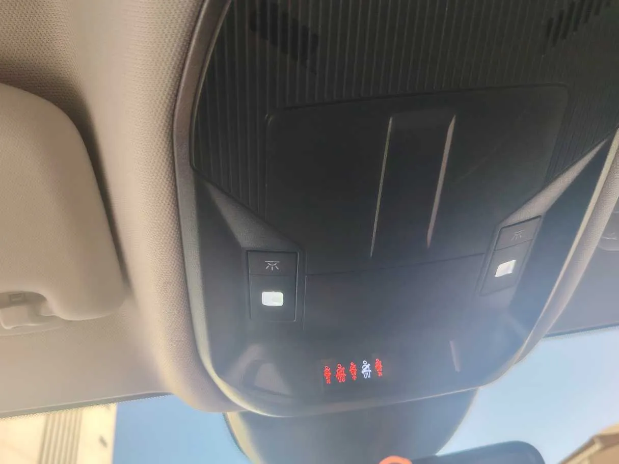 Car image 26