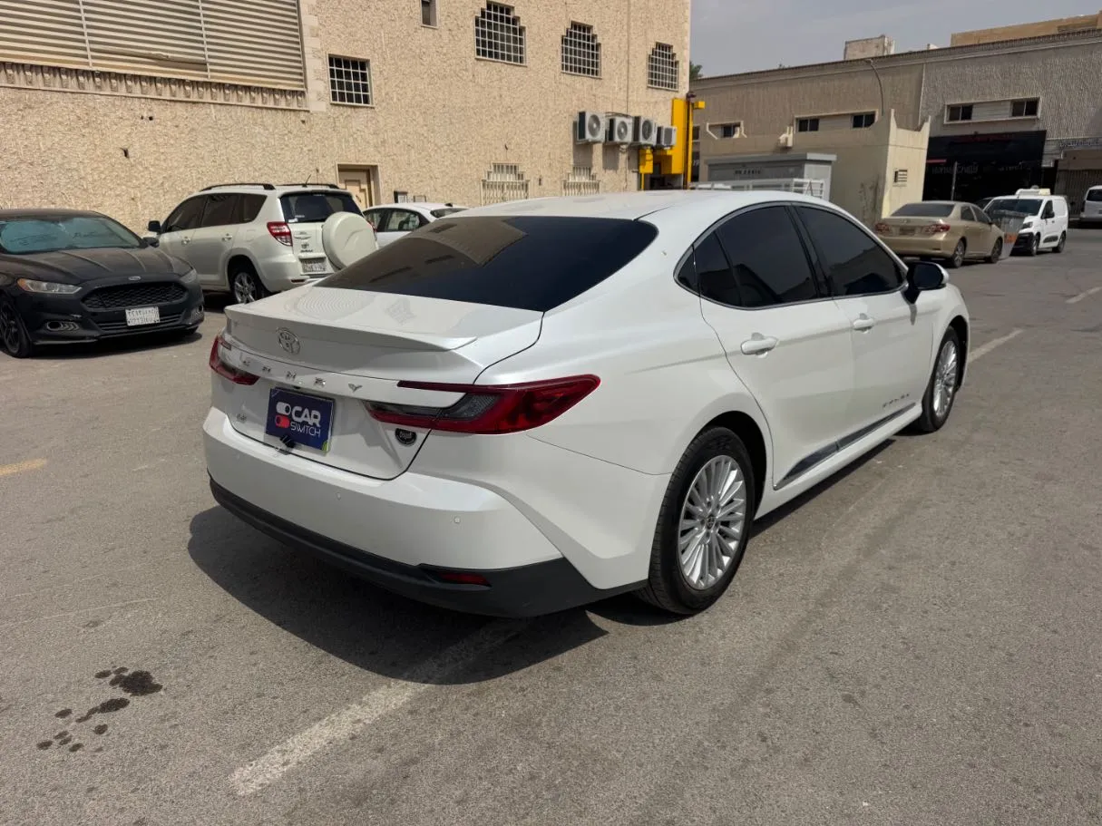 Car image 5