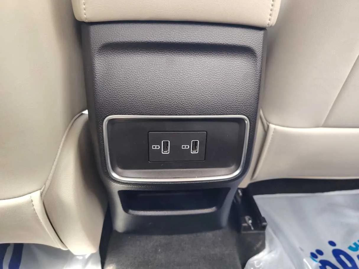 Car image 25