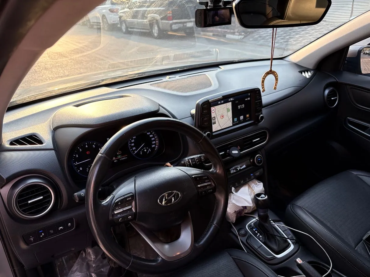 Car image 13