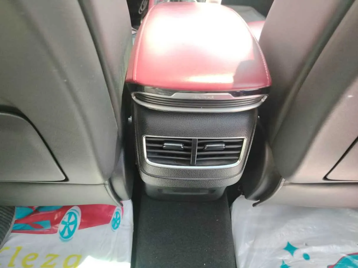 Car image 30
