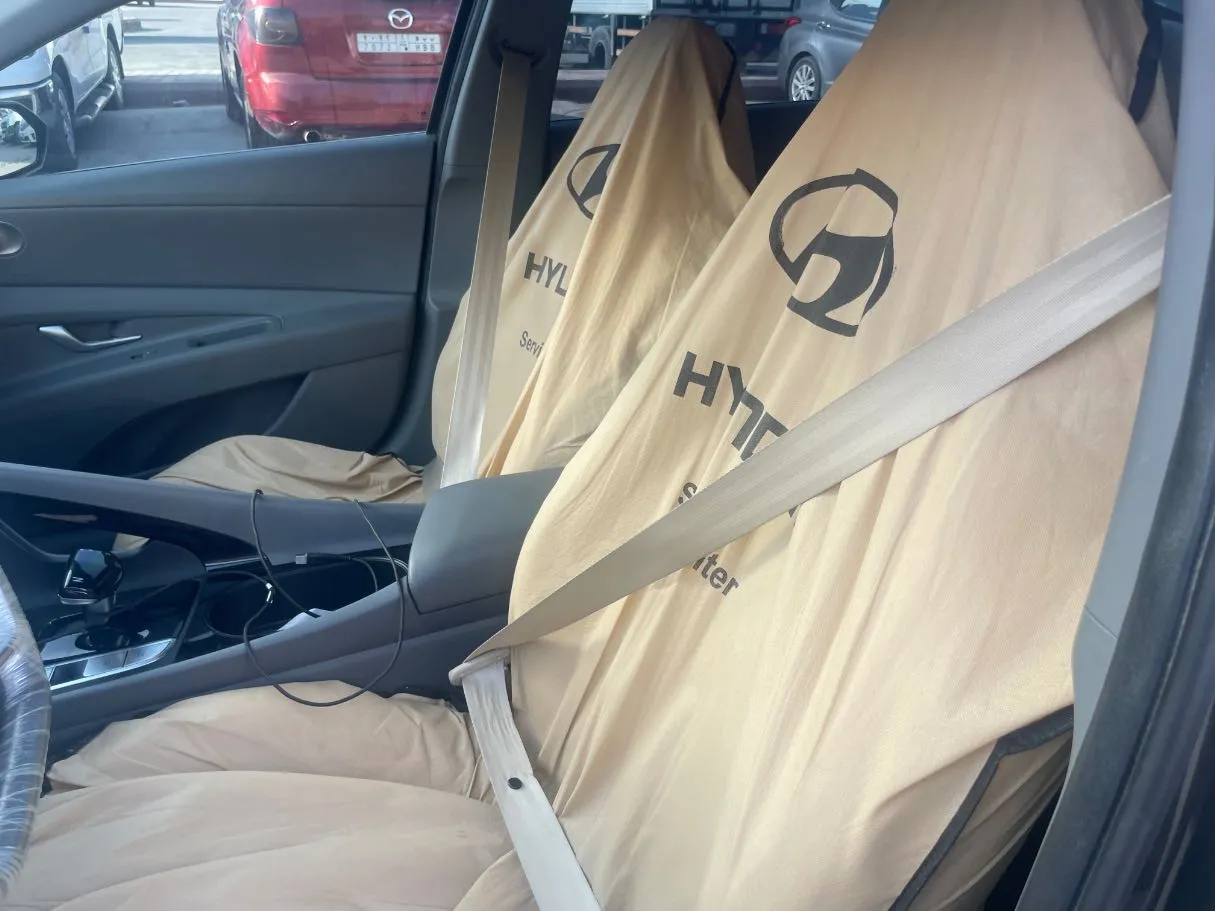 Car image 15