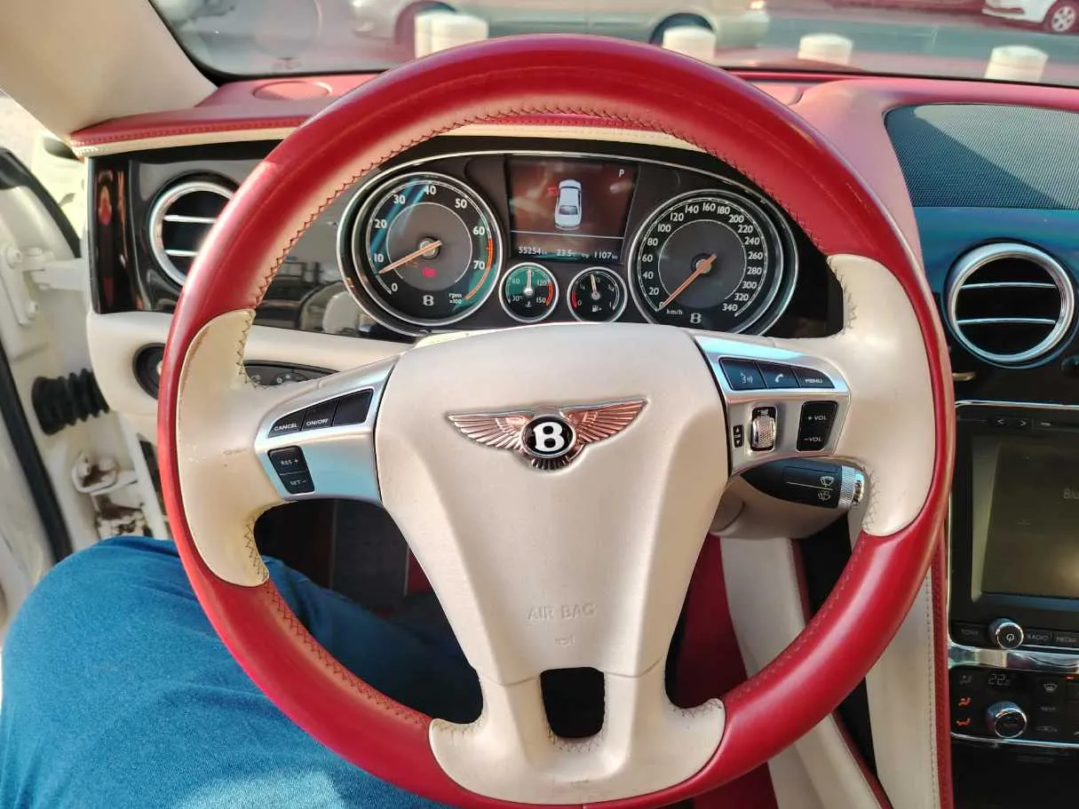 Car image 28