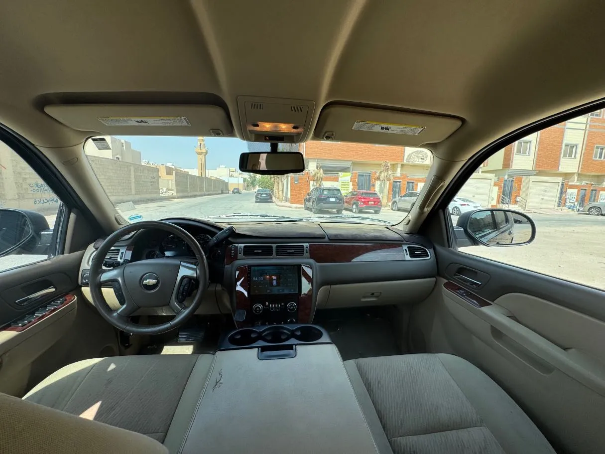 Car image 14