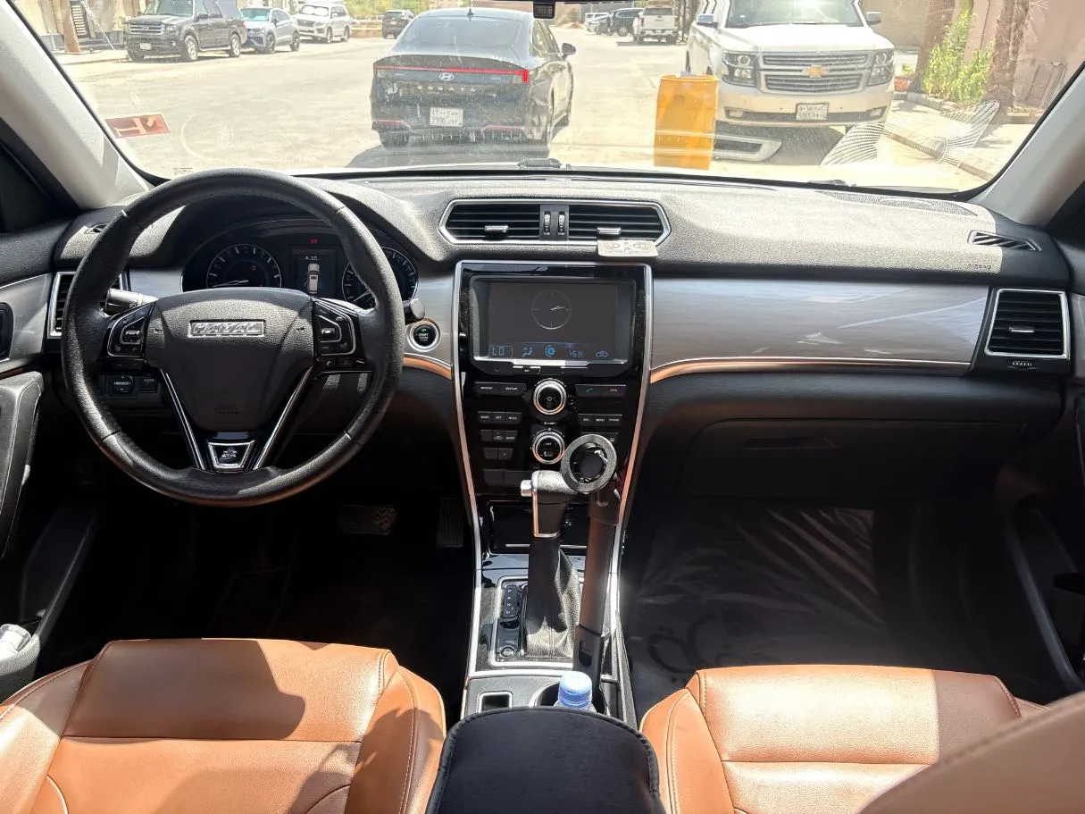 Car image 18