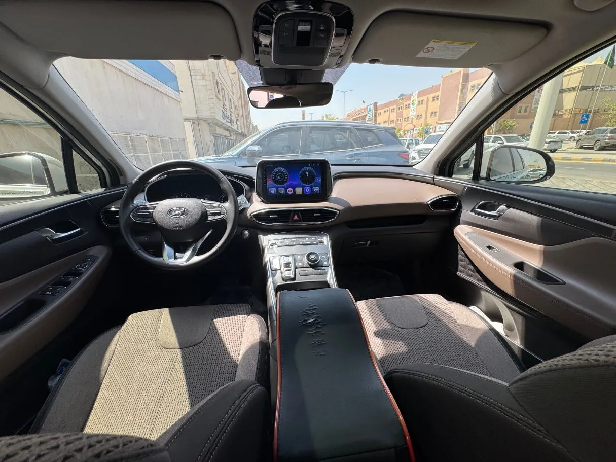 Car image 14